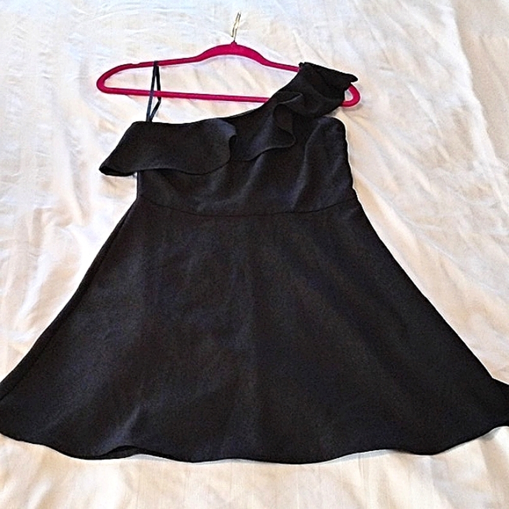 BANANA REPUBLIC Black Ruffled One Shoulder Side Zipper Dress Size: OP NWT